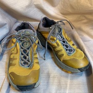 Vasque sneakers preloved lace up